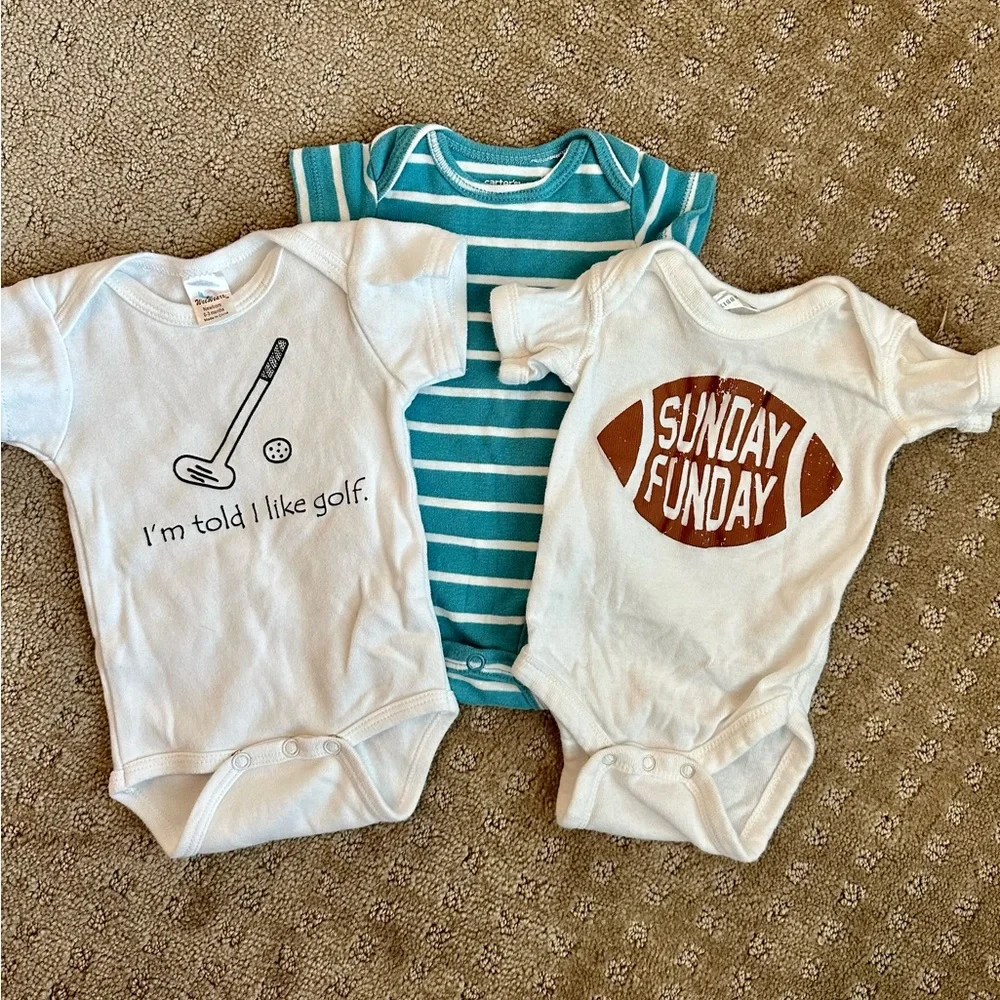 3/$10 Boy’s Newborn short sleeve bodysuit. carter’s. - Picture 1 of 4